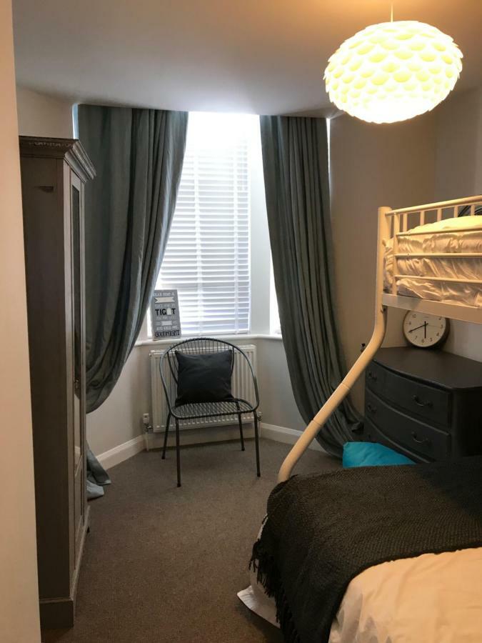 Wight View, Flat 2 Rosslyn House *